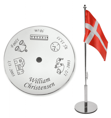 bordflag og dåbsflag med navn og fødselsmål indgraveret