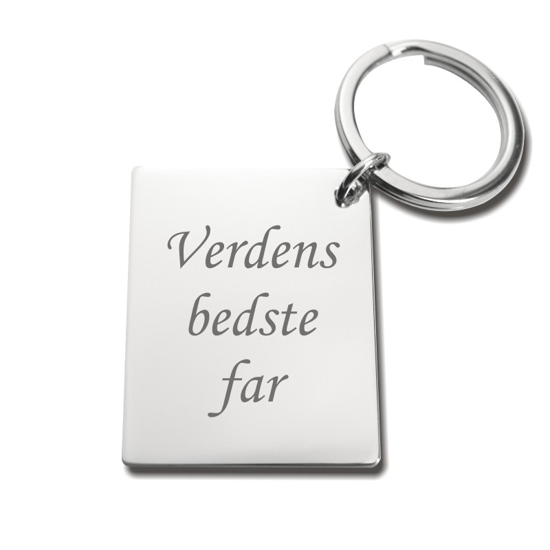 Firkantet Nøglering med Tekst Firkantet nøglering i metal med tekst indgraveret.