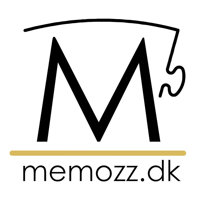 Memozz.dk logo med stort sort 'M', svungne linjer og gylden streg